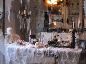 A Frightful Tablescape for Halloween