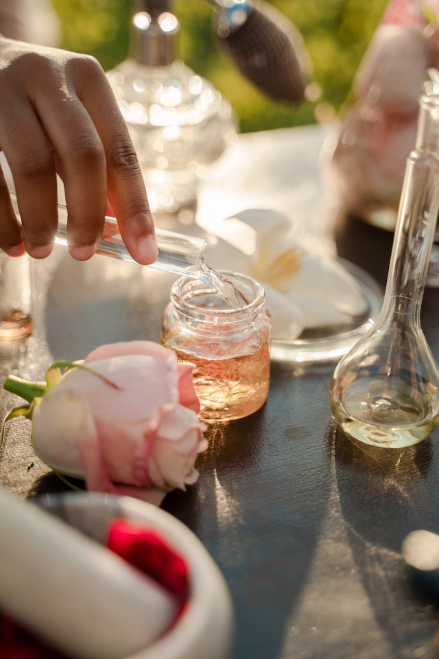 Using Roses for Perfumes and Aromatherapy